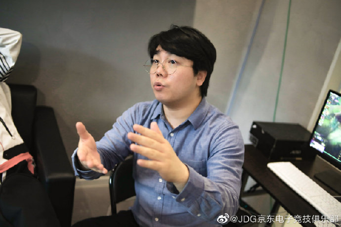 《LOL》网曝JDG教练红米无心参与比赛 做完BP就回家