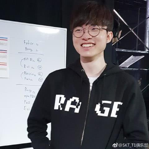《LOL》大魔王亲自下海 教你如何玩中单