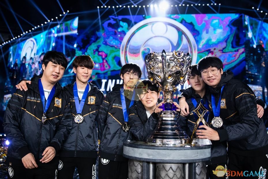 《LOL》S8冠军礼包领取地址及奖励预览